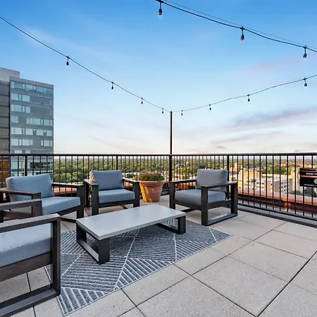 Oak Park Downtown King Bed Rooftop Fitness Center Top Flr City View Exterior photo