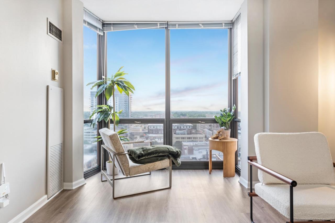 Downtown King Bed Rooftop Fitness Center Flr View