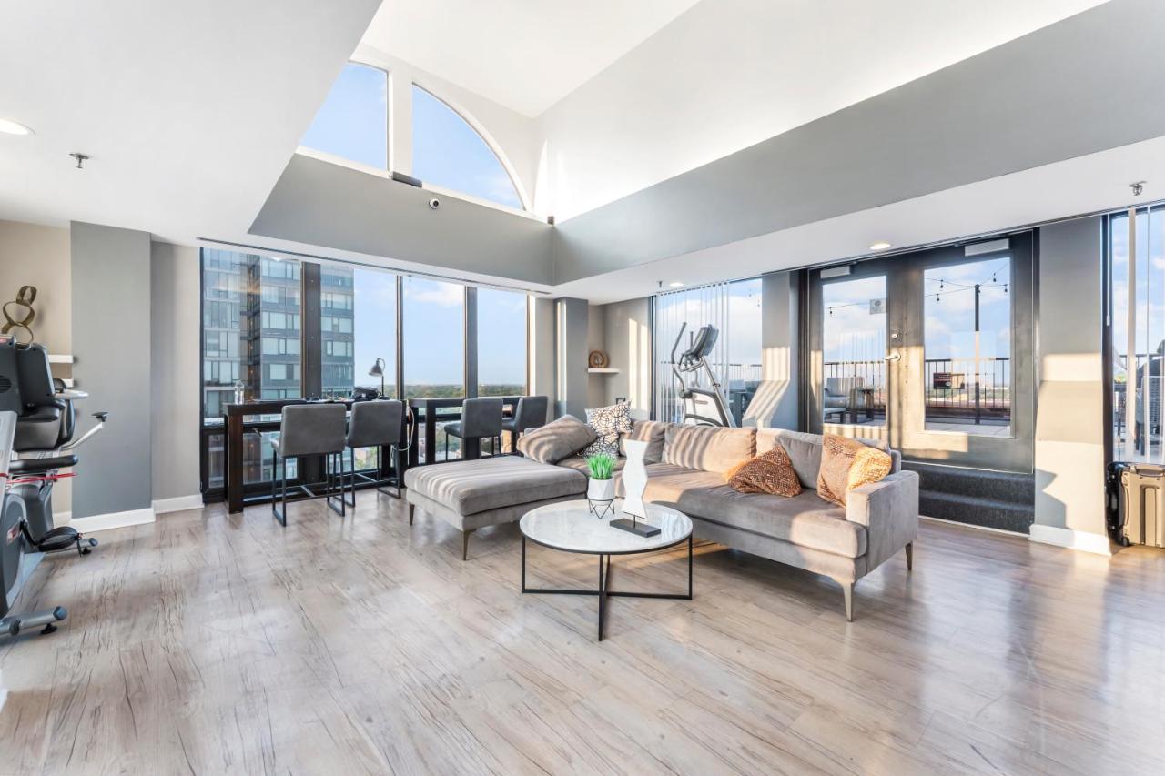 Holiday home Downtown King Bed Rooftop Fitness Center Flr View Oak Park